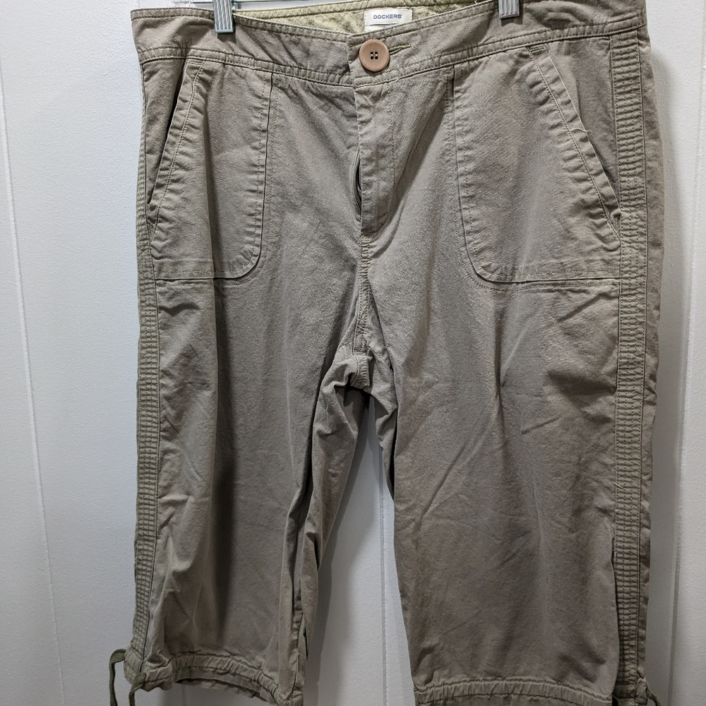 Docker's misses Capri pants. Size 14. Olive color.